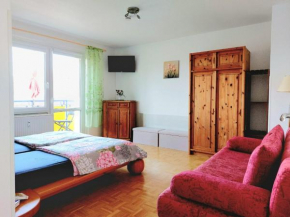 Helles Apartment mit Balkon am Großen Garten nahe Stadtzentrum